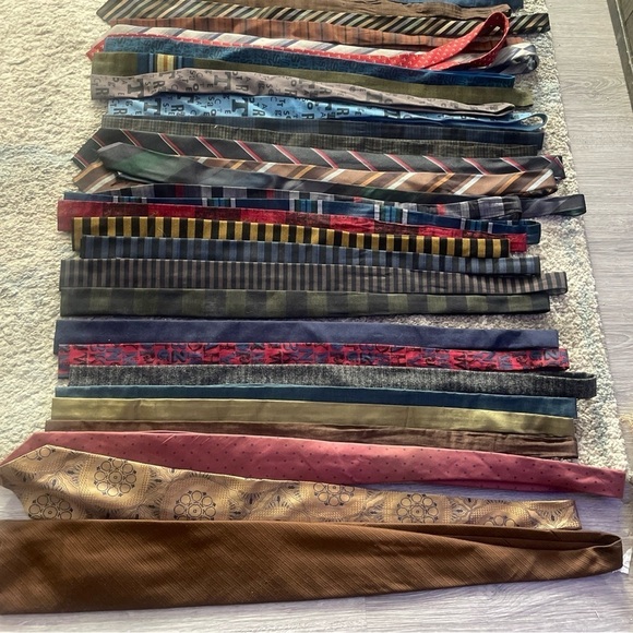 Lot of 50 Vintage NeckTies Gucci, Givenchy, Ernst, Haulinetrigere - Picture 9 of 15